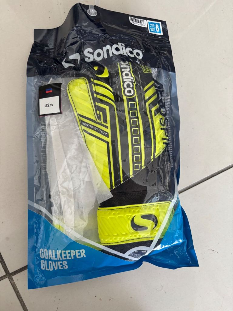Sondico Aero Spin Goalkeeper Gloves - Size 8, Brand New