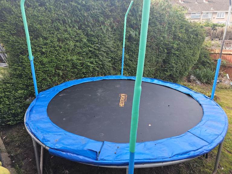 10f trampoline * free to collector *