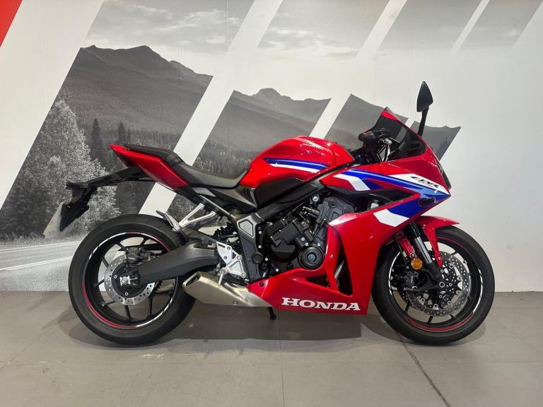 Honda CBR650R E-clutch available now at Craigs Honda