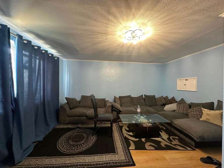 3 Bed-room Flat at Heston