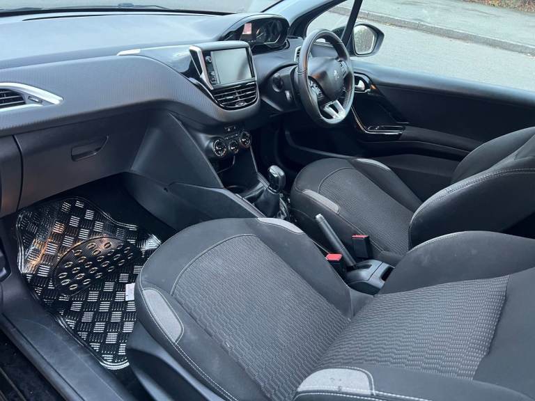 Peugeot 208 PURETECH WITH VERY LOW 66K MILES