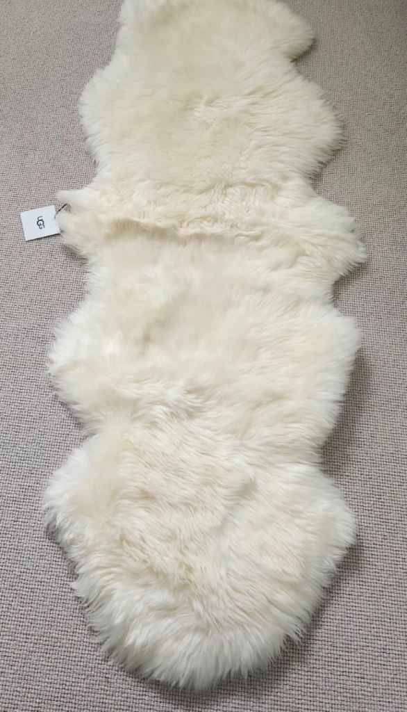 BNWT GENUINE UGG RUG DOUBLE SIZE 6’ x 2’NO TIMEWASTERS OR OFFERS 