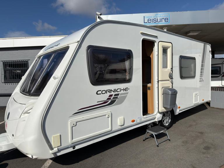 2011 SWIFT CORNICHE 19-4, LARGE DINETTE/FIXED BED OPTION