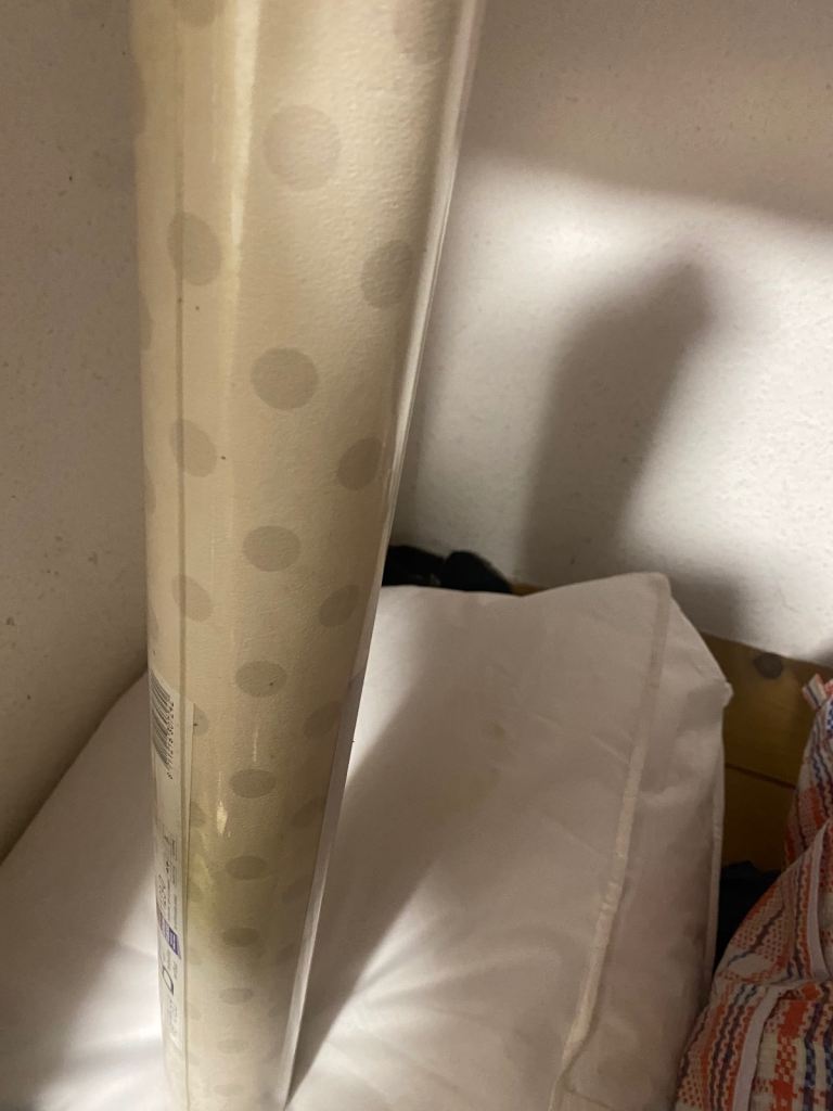 4 rolls of wall paper - £7 (Wallisdown)