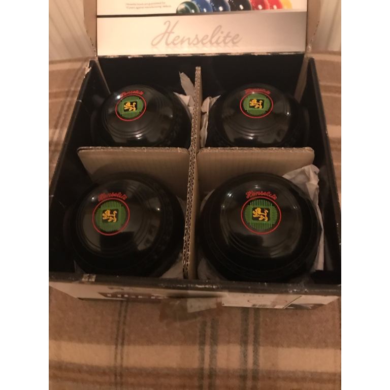 Henselite Classic Deluxe size 4M (re stamped WB32)  bowls. VGC. (PRICE DROP)