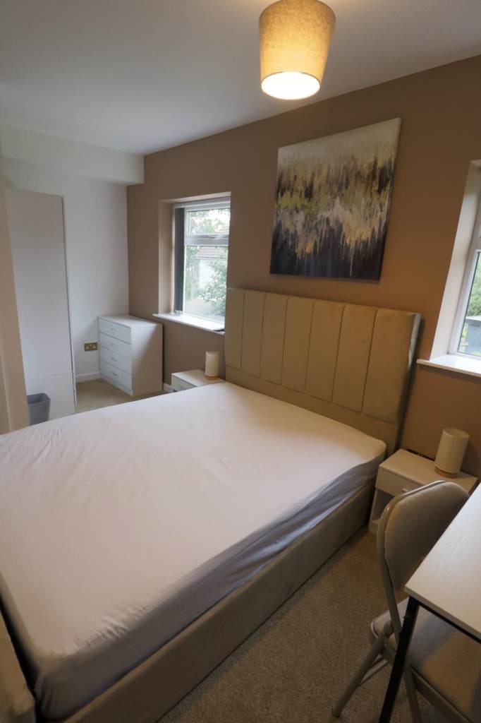 4 ensuite rooms available for rent