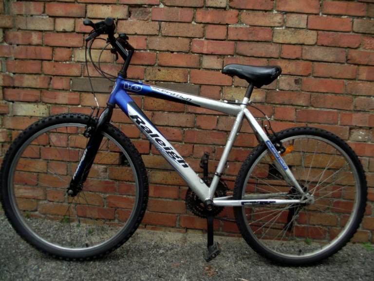 RALEIGH MOUNTAIN BIKE FOR SALE.GOOD CONDITION.(FULLY SERVICED)