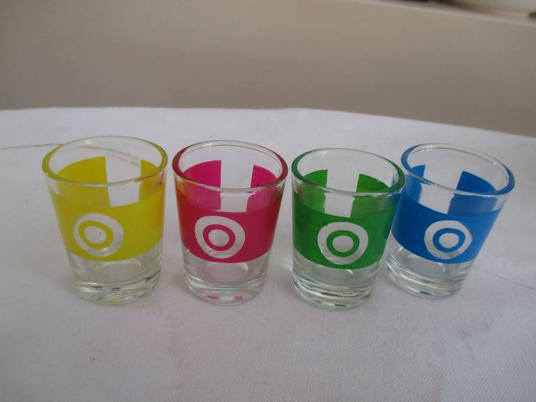 VINTAGE CIRCLE DESIGN SHOT GLASSES  X 4