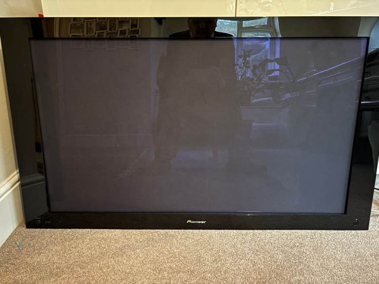 Pioneer PDP-435PG plasma TV, PDP-S26-LR speakers, PDP-R05G media receiver & remote control. 