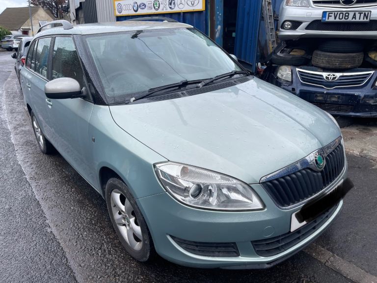 11 Skoda Fabia Estate 1.6tdi CAYa Green 5Speed BREAKING parts