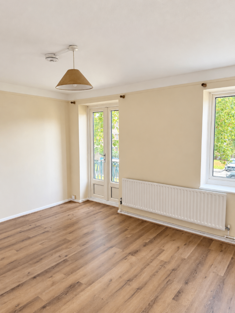 2 BED FLAT 1ST FLOOR NEWLY RENOVATED PINNER 