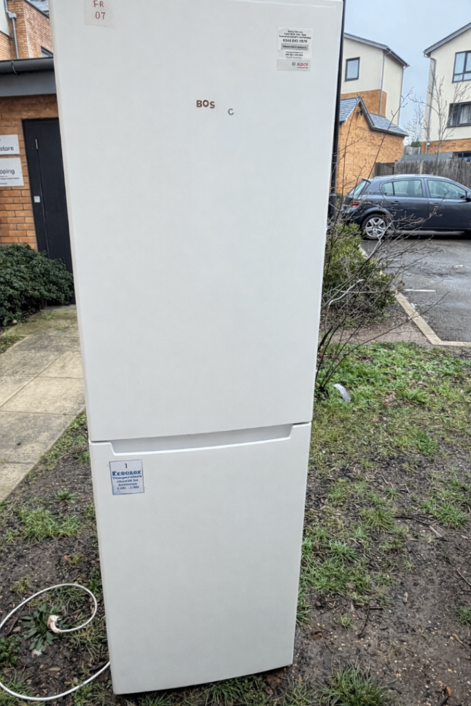 Bosch fridge freezer - fully working - excellent condition 