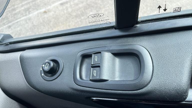 2023 Ford Transit Custom TRANSIT CUSTOM 300 L2 H1 DIESEL FWD  2.0 Eco Blue 130ps Low Roof Van Die...