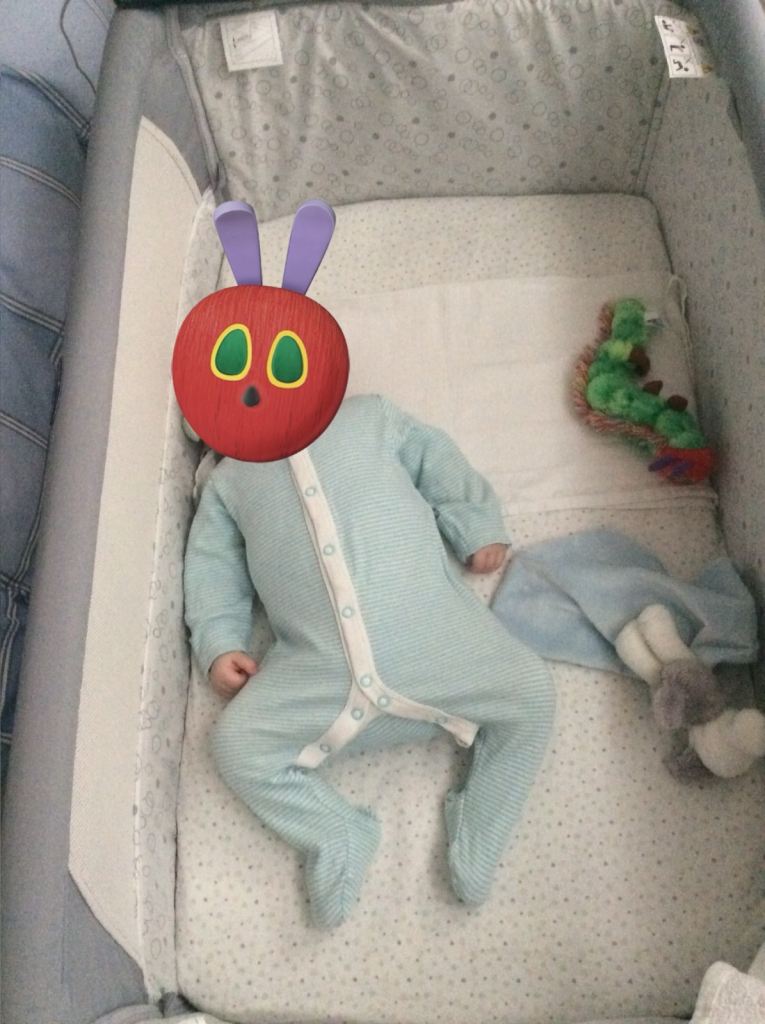 Chicco Next2me bedside crib with mattress, mattress protector and sheets