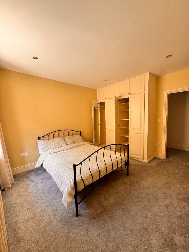 Double Room with Spacious living room in a 2BHK