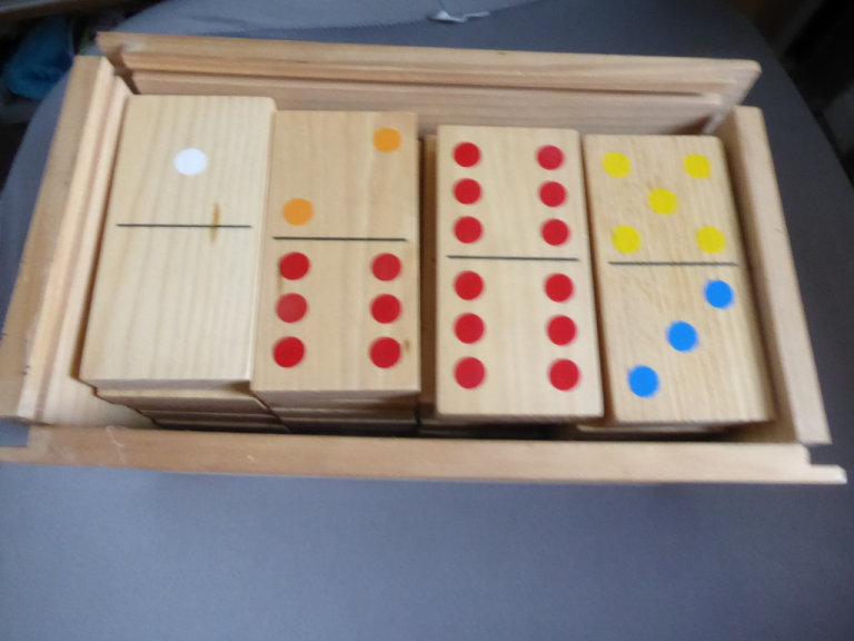 BOX OF WOODEN DOMINOES - 10CM x 5cm x 1.5cm