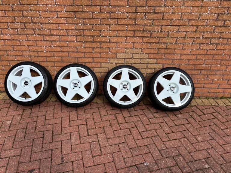 BOLA ALLOYS 18” White immaculate with continental premium contact 6 205/40 R18 tyres new condition.