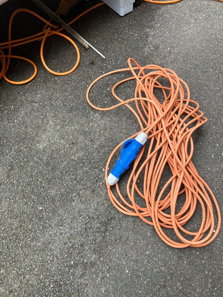 Mains connection lead