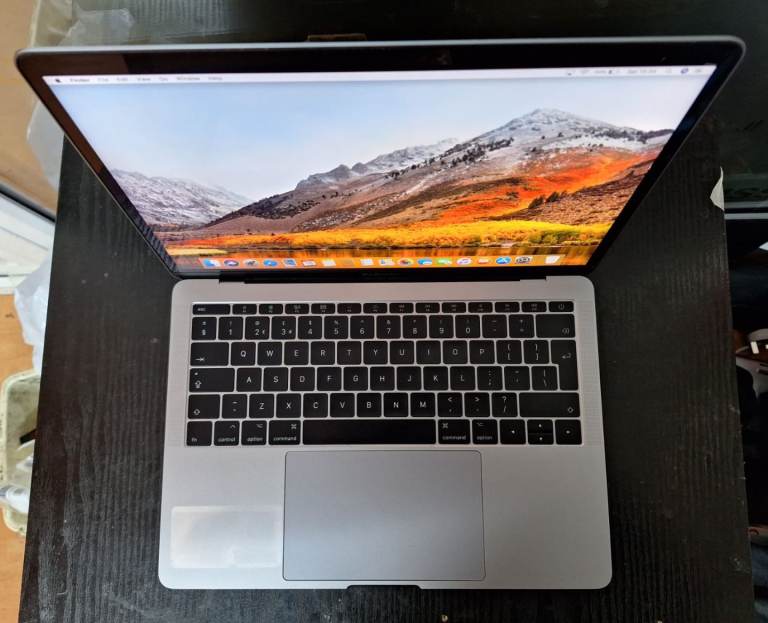 MacBook Pro (13Inch, 2017,I5 Intel core Processor, Two thunderbolts , 3 Ports) 