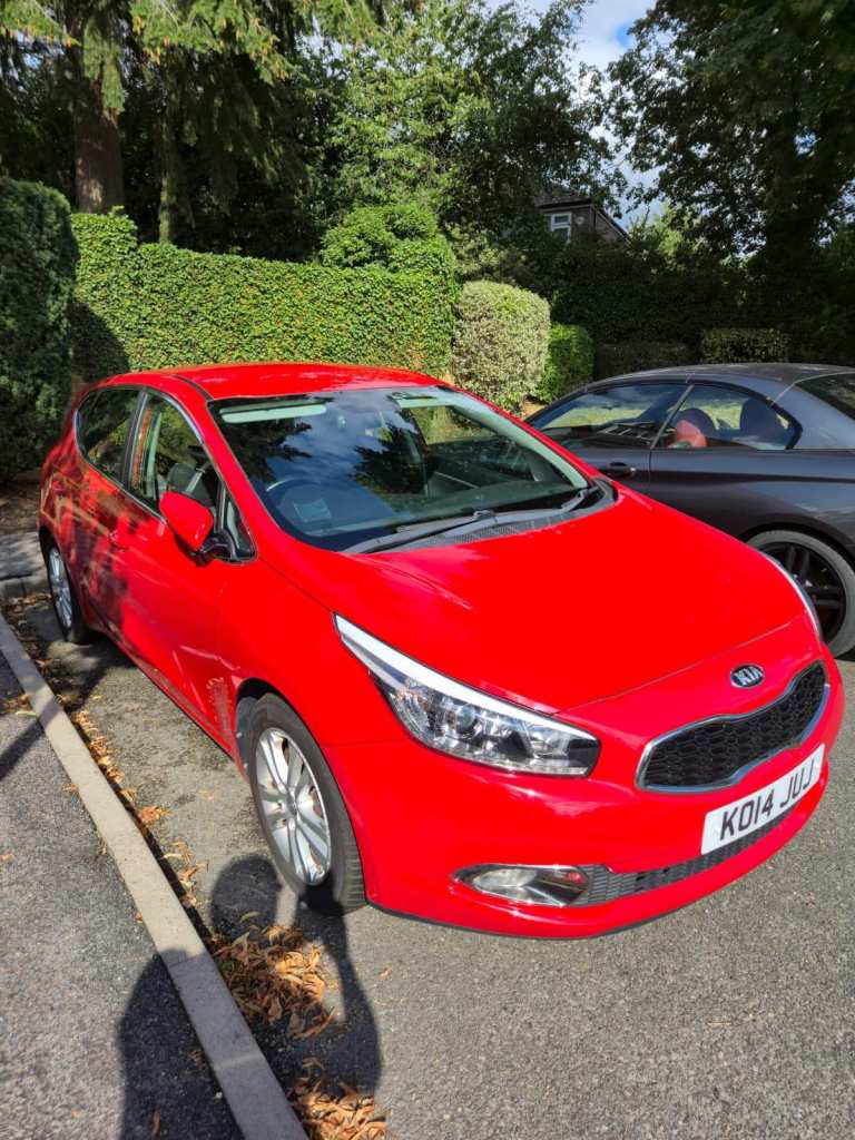 2014 Kia Ceed 2 1.4L Petrol – 5dr Manual in Track Red 83,500miles Brand new MOT with zero advisories