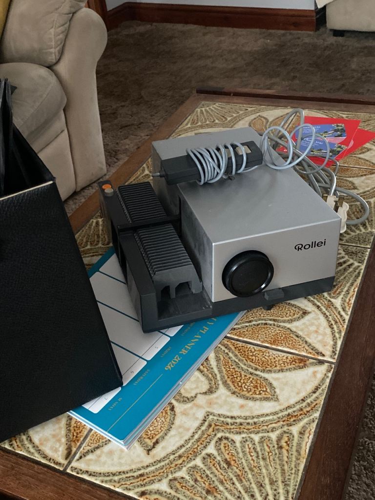 Roller slide projector