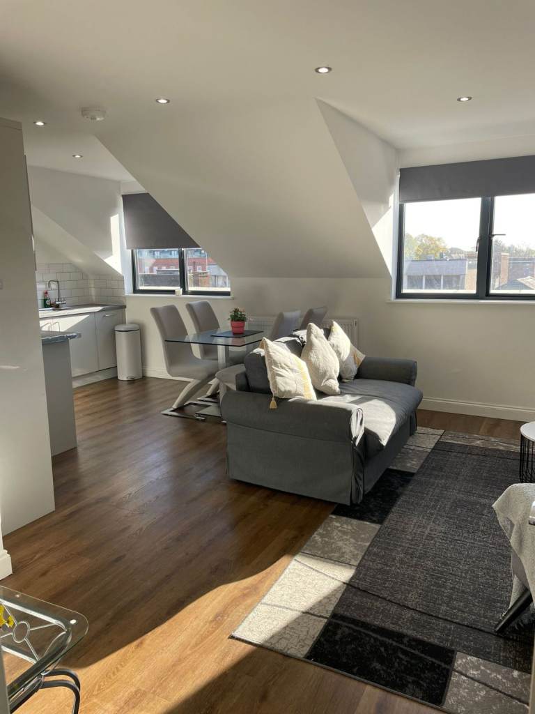1-BEDROOM FLAT IN CENTRE BRENTWOOD FROM LANDLORD
