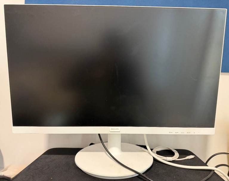 🖥️ Philips 24” Monitor – Full HD (Great Condition)