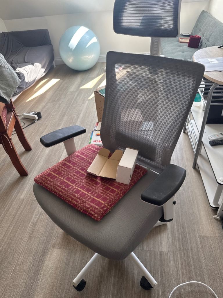 Broken Comfortable Grey Mesh Office Chair with Lumbar Support – Good Condition