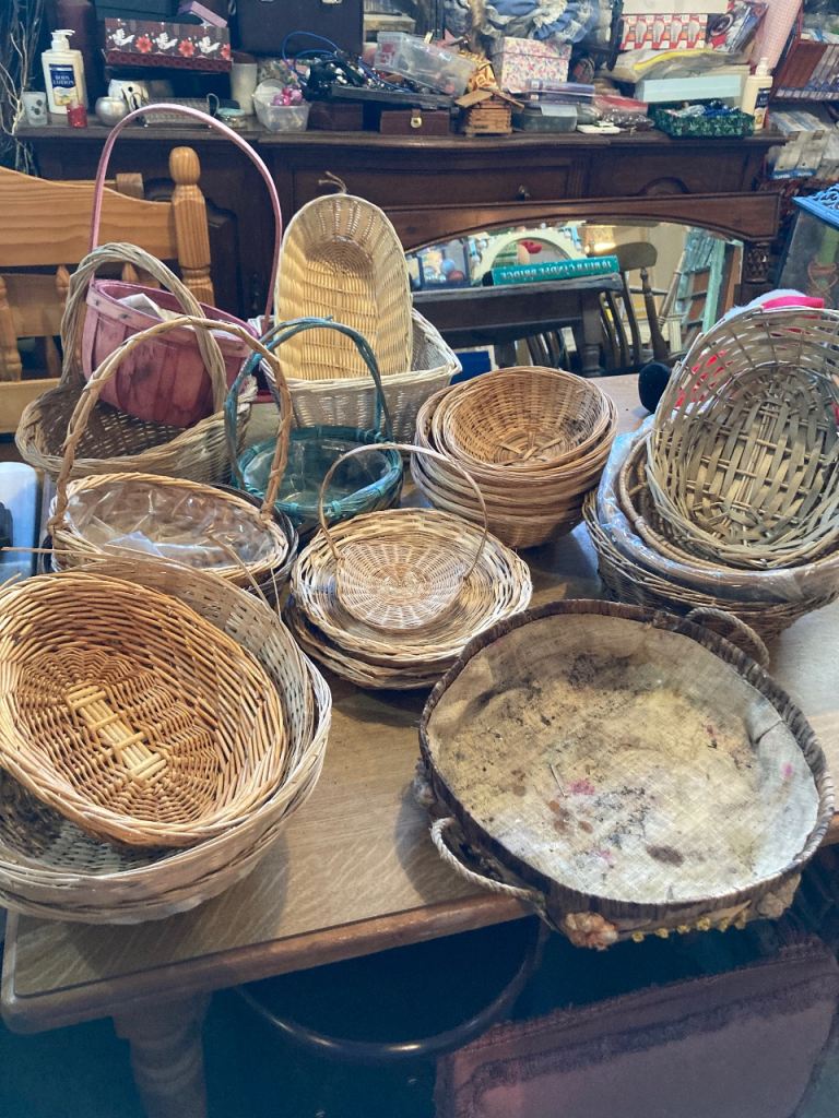 Selection of wicker baskets perfect for hampers 29 in total 