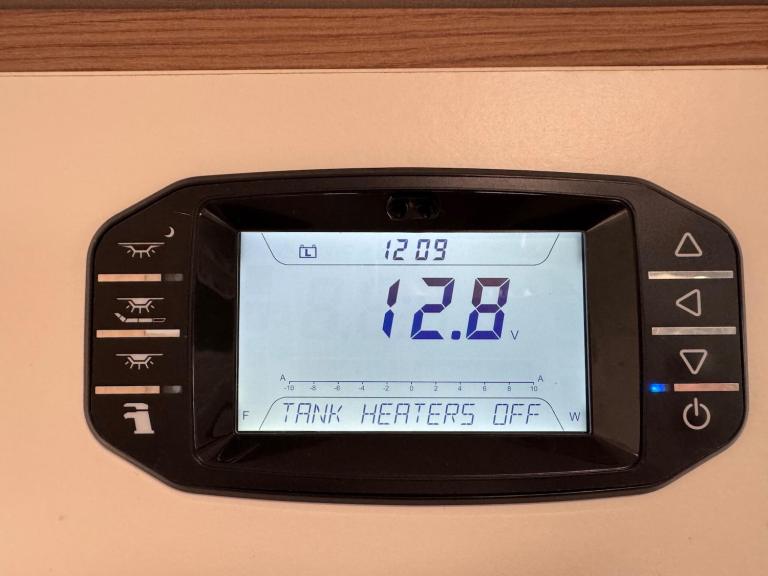 SWIFT ESCAPE 695 - 2017