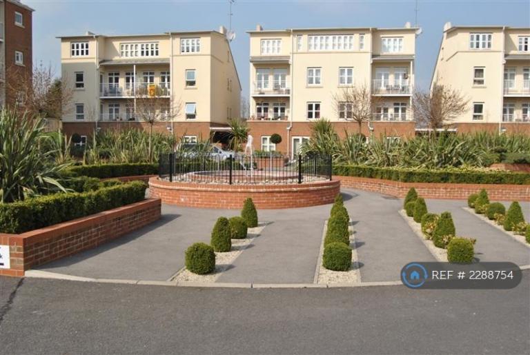 2 bedroom flat in Madingley Court, London, N20 (2 bed) (#2288754)