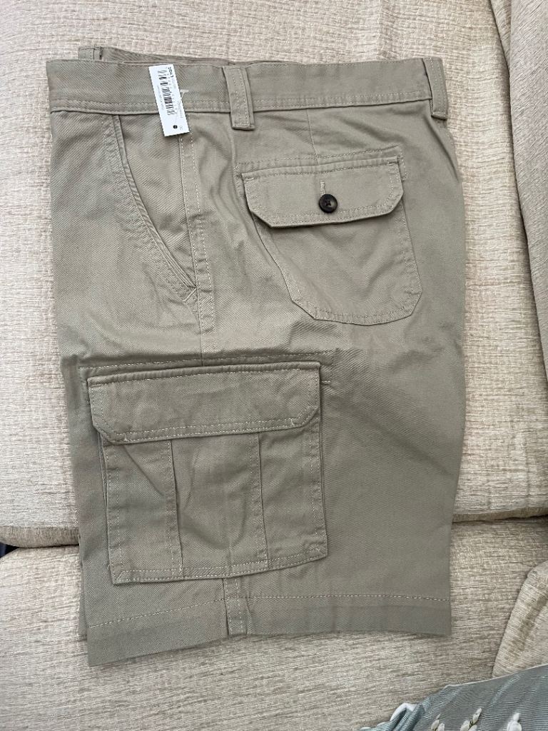 Amazon Essentials dark khaki cargo shorts 