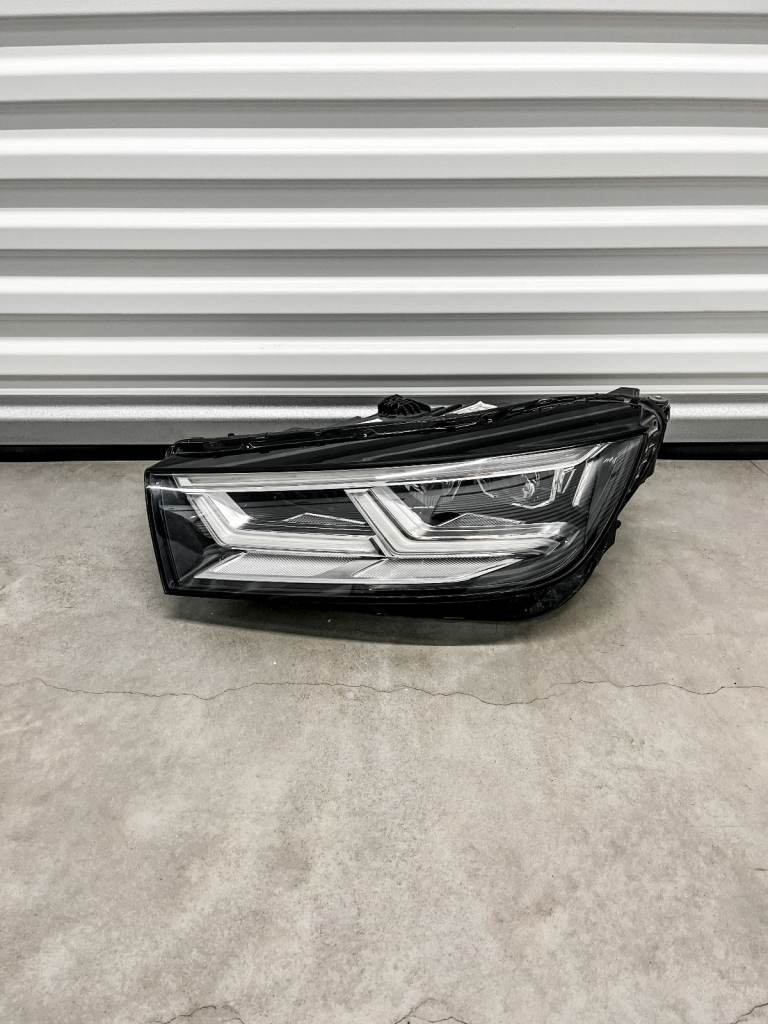 GENIUNE AUDI Q5  17-20 LEFT PASSENGER SIDE LED HEADLIGHT  