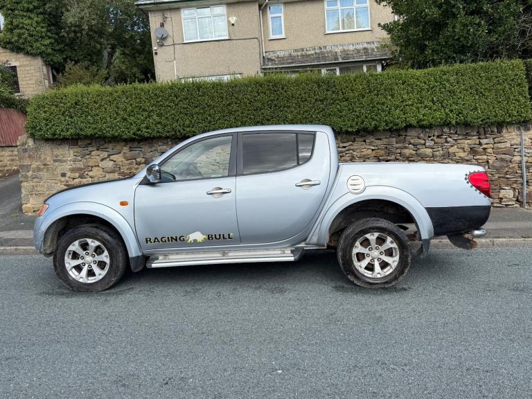 2009 MITSUBISHI L200 RAGING BULL D/C DOUBLE CAB MANUAL DIESEL 4X4 SILVER