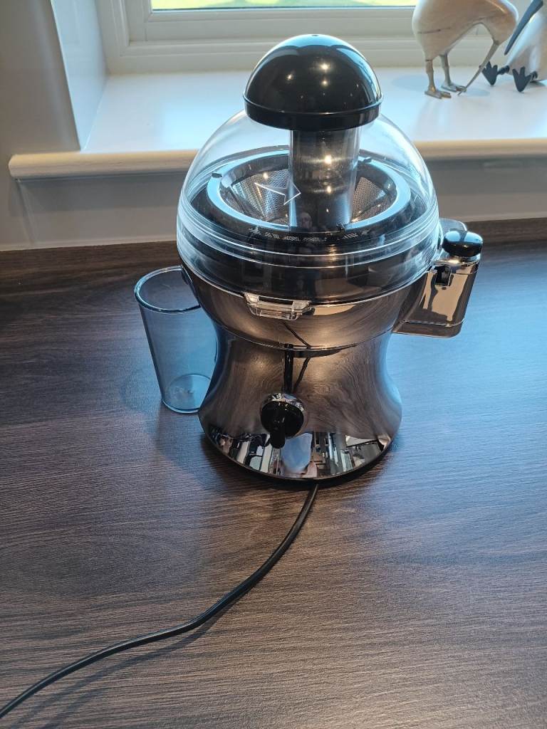 Kenwood Juicer (model JE356)