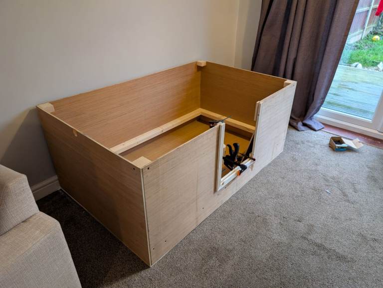 Whelping box 