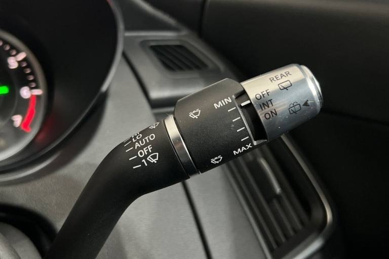 2021 21 JAGUAR E-PACE 1.5 P300E 12.17KWH R-DYNAMIC S SUV 5DR PETROL PLUG-IN HYBR