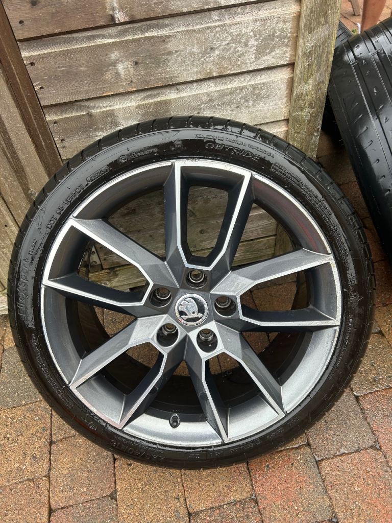 4 x genuine Skoda Octavia VRs 18” Gemini alloy wheels 