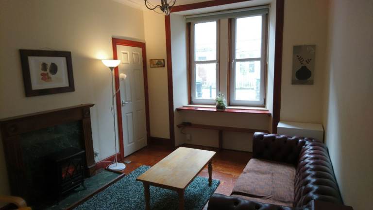 Furnished, ground floor, self contained one bedroom flat in popular Polwarth area
