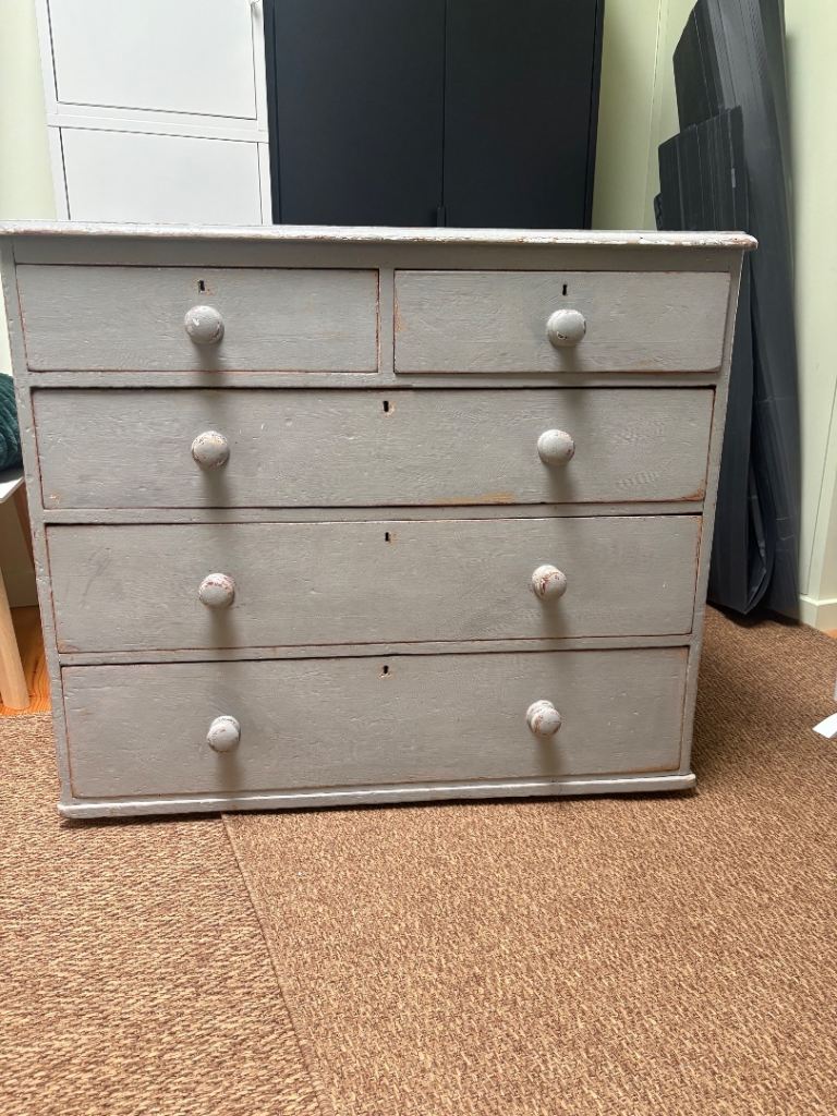 Antique chest of drawers 