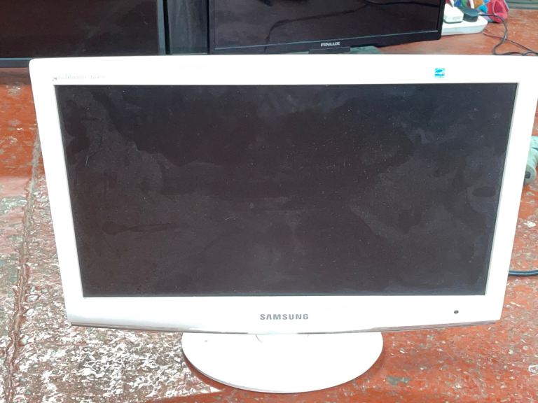 TELEVISION: Samsung 19” LCD HD Television