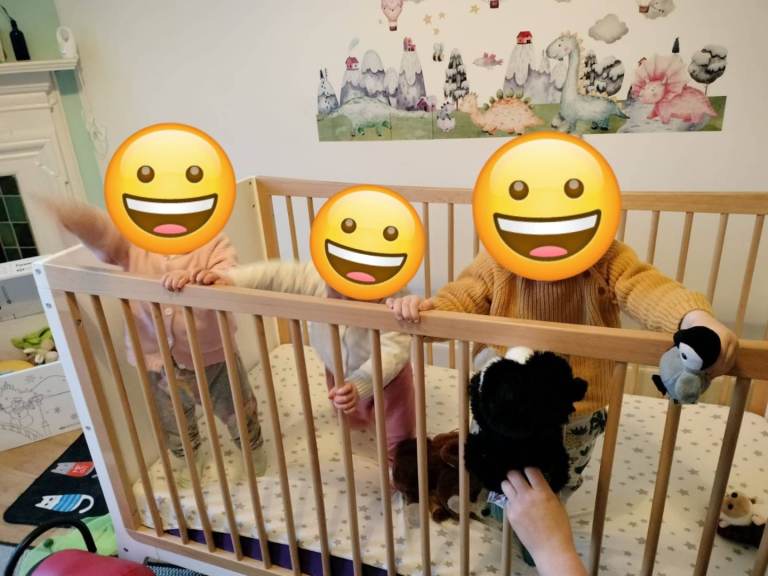 Snuzfino cot with mattress and fittings to convert to toddler bed.