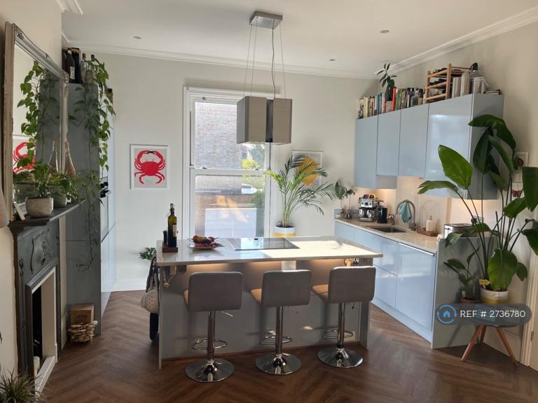 2 bedroom flat in Broomwood Road, London, SW11 (2 bed) (#2736780)