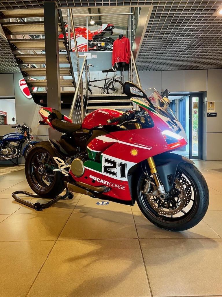 DUCATI PANIGALE V2 BAYLISS SPECIAL EDITION NO.268 - 336 MILES ONLY! - IMMACULATE