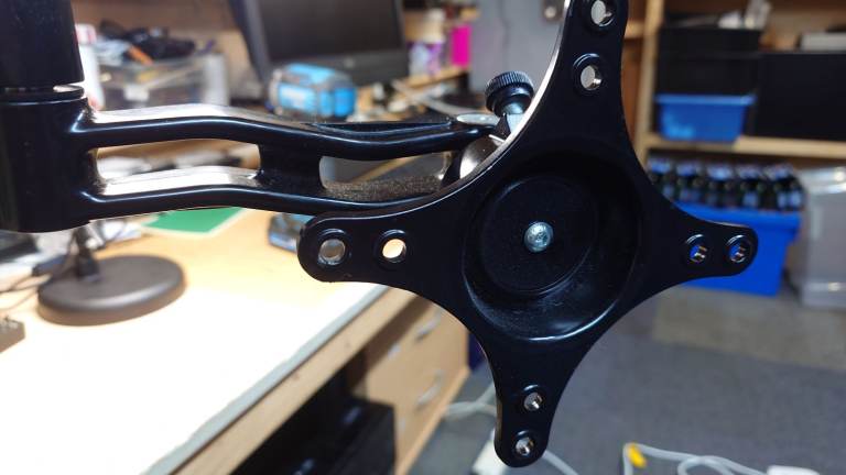 DESK MOUNT ARM FOR MOUNT COMPUTER MONITOR  