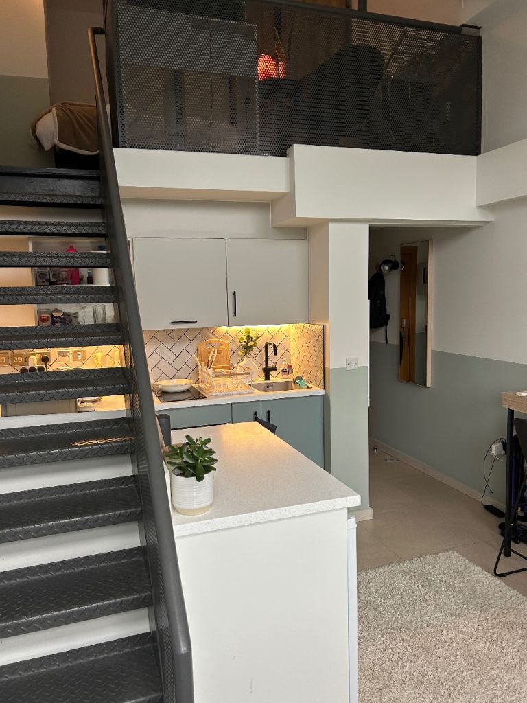 Modern duplex flat available - Stockwell (Zone 2, near Clapham) SW8 (1br)