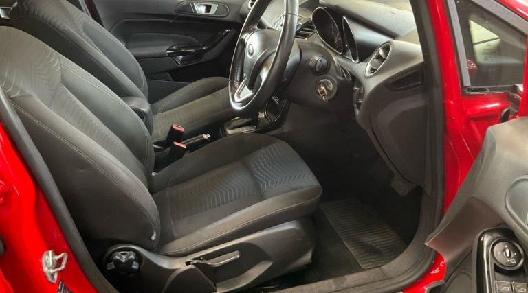 2014 Ford Fiesta 1.6 Zetec 5dr Powershift HATCHBACK Petrol Automatic