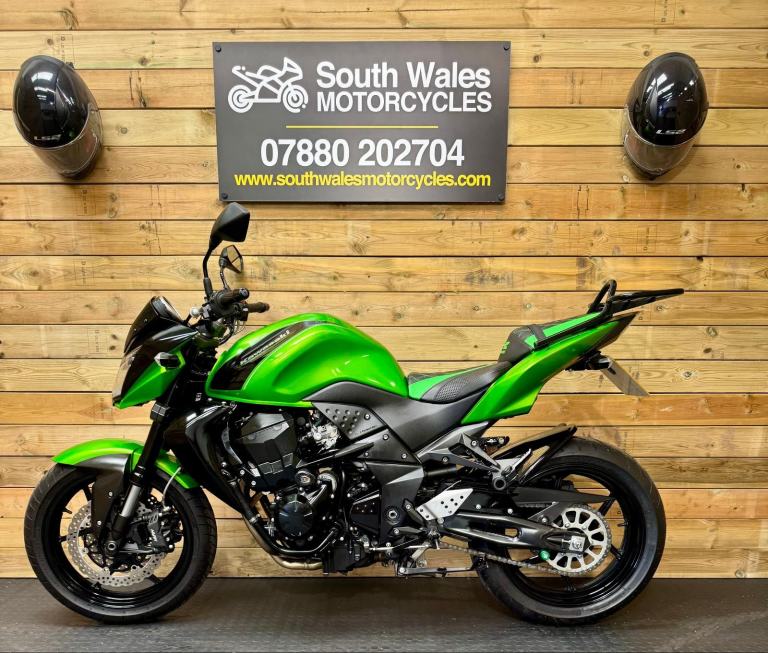 Kawasaki ZR750 Z750r : 2013 model : JUST 9311 MILES 