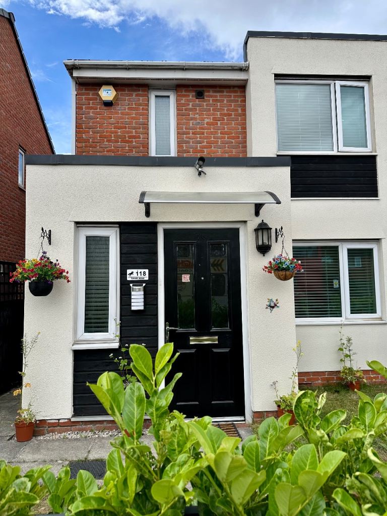 Spacious Double Room in Immaculate condition!!!!