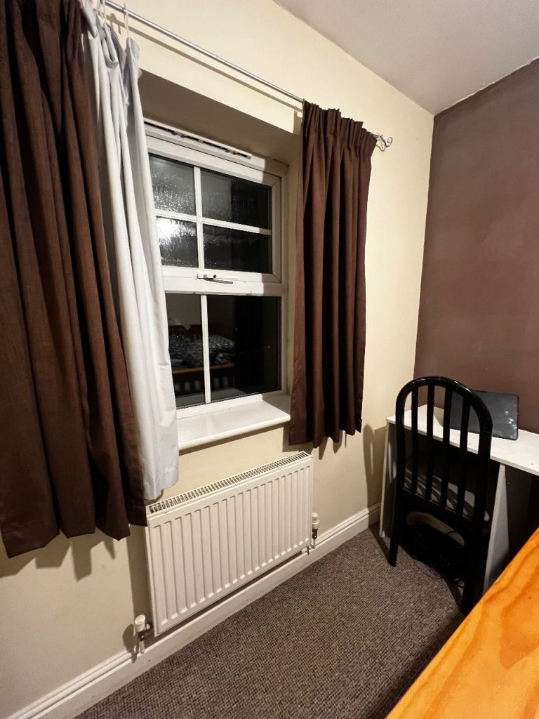 Double/couple bedroom